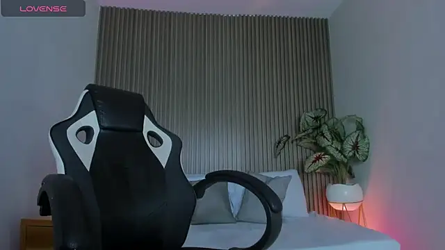 Snapshot of ayla13_ chatting on 02.20.26 ayla13 online show from 02.20.26