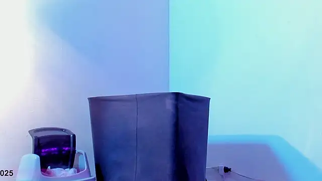 Snapshot of GrottyWading chatting on 09.13.25 GrottyWading online show from 09.13.25