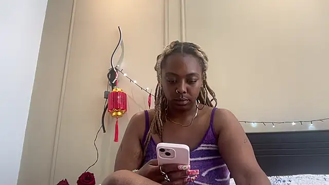 Snapshot of ChocolateCakeQueen chatting on 02.14.25 ChocolateCakeQueen online show from 02.14.25