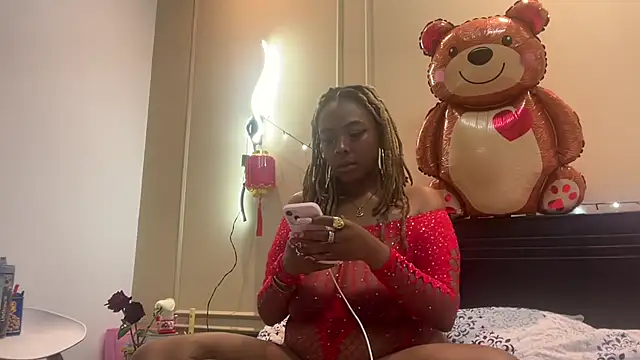 Snapshot of ChocolateCakeQueen chatting on 02.15.25 ChocolateCakeQueen online show from 02.15.25