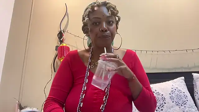 Snapshot of ChocolateCakeQueen chatting on 03.07.25 ChocolateCakeQueen online show from 03.07.25