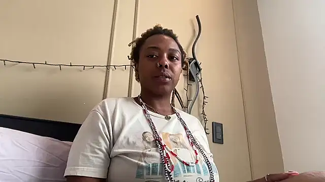 Snapshot of ChocolateCakeQueen chatting on 03.11.25 ChocolateCakeQueen online show from 03.11.25