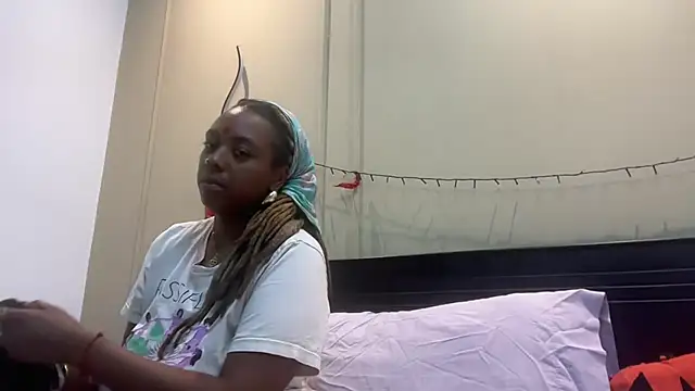 Snapshot of ChocolateCakeQueen chatting on 03.20.25 ChocolateCakeQueen online show from 03.20.25