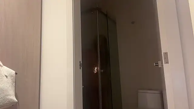 Snapshot of ChocolateCakeQueen chatting on 03.23.25 ChocolateCakeQueen online show from 03.23.25