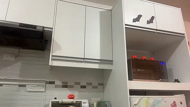 Snapshot of ChocolateCakeQueen chatting on 10.23.25 ChocolateCakeQueen online show from 10.23.25