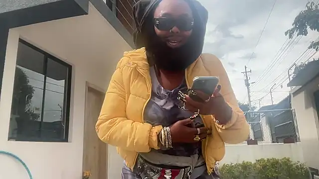 Snapshot of ChocolateCakeQueen chatting on 10.30.25 ChocolateCakeQueen online show from 10.30.25