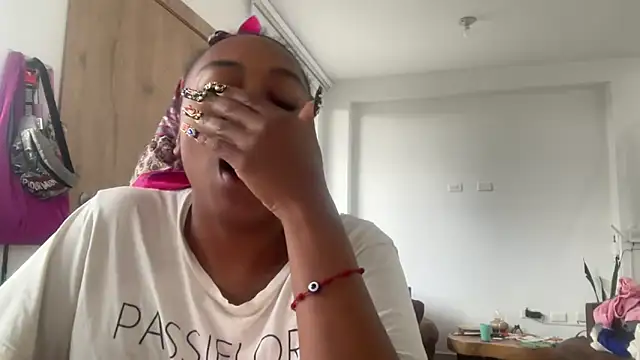 Snapshot of ChocolateCakeQueen chatting on 11.01.25 ChocolateCakeQueen online show from 11.01.25