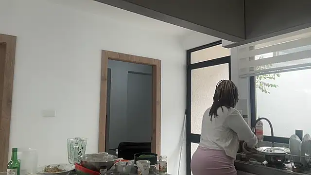 Snapshot of ChocolateCakeQueen chatting on 11.04.25 ChocolateCakeQueen online show from 11.04.25