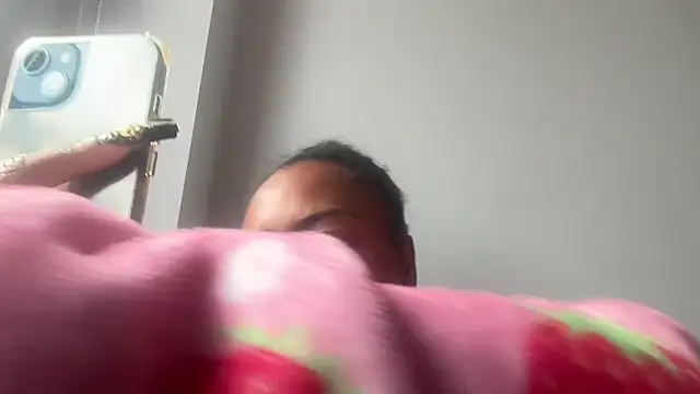 Snapshot of ChocolateCakeQueen chatting on 11.06.25 ChocolateCakeQueen online show from 11.06.25