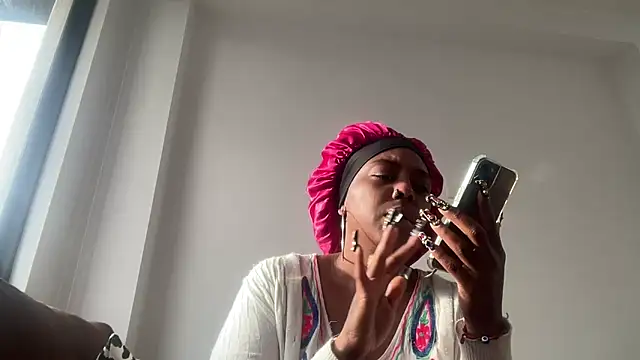 Snapshot of ChocolateCakeQueen chatting on 11.10.25 ChocolateCakeQueen online show from 11.10.25