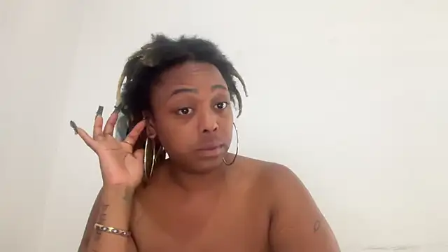 Snapshot of ChocolateCakeQueen chatting on 11.13.25 ChocolateCakeQueen online show from 11.13.25