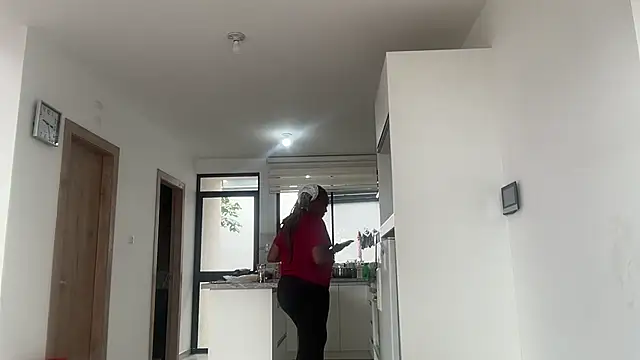 Snapshot of ChocolateCakeQueen chatting on 11.15.25 ChocolateCakeQueen online show from 11.15.25