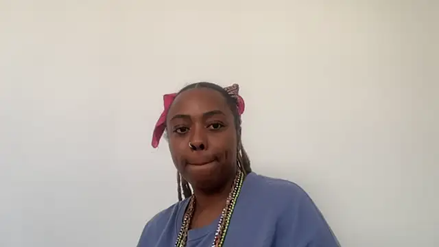 Snapshot of ChocolateCakeQueen chatting on 11.17.25 ChocolateCakeQueen online show from 11.17.25