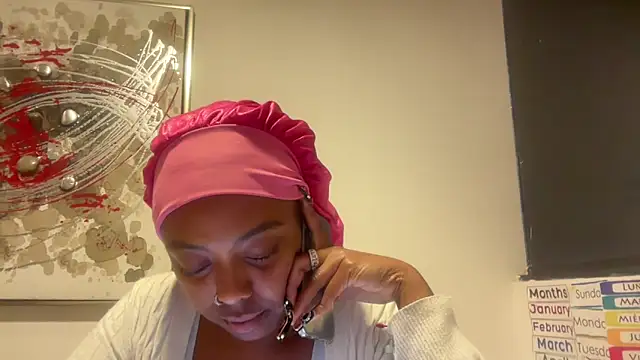 Snapshot of ChocolateCakeQueen chatting on 11.20.25 ChocolateCakeQueen online show from 11.20.25