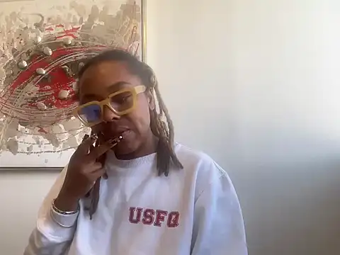 Snapshot of ChocolateCakeQueen chatting on 11.20.25 ChocolateCakeQueen online show from 11.20.25