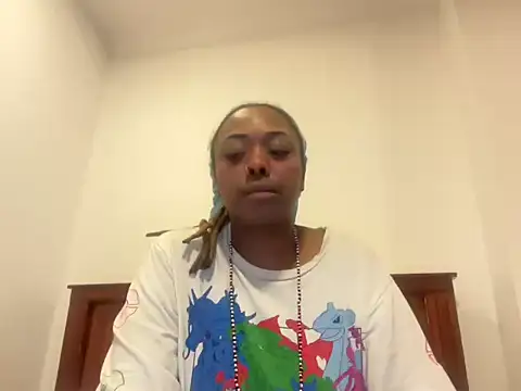 Snapshot of ChocolateCakeQueen chatting on 11.22.25 ChocolateCakeQueen online show from 11.22.25