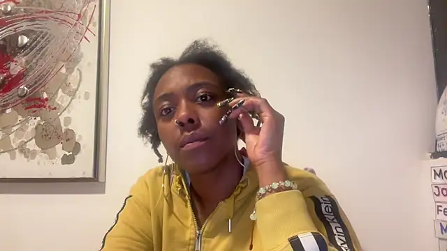 Snapshot of ChocolateCakeQueen chatting on 11.27.25 ChocolateCakeQueen online show from 11.27.25