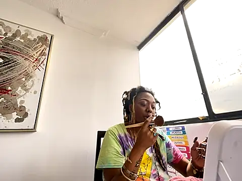 Snapshot of ChocolateCakeQueen chatting on 11.28.25 ChocolateCakeQueen online show from 11.28.25