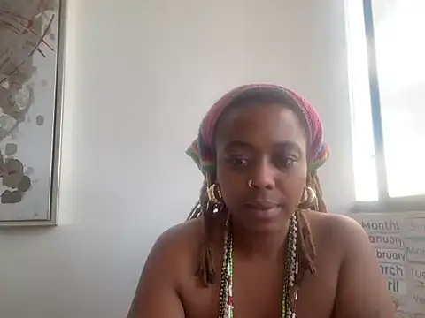 Snapshot of ChocolateCakeQueen chatting on 11.30.25 ChocolateCakeQueen online show from 11.30.25