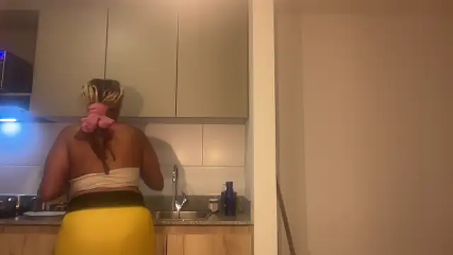 ChocolateCakeQueen online show from 12.17.25