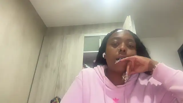 Snapshot of ChocolateCakeQueen chatting on 03.10.26 ChocolateCakeQueen online show from 03.10.26