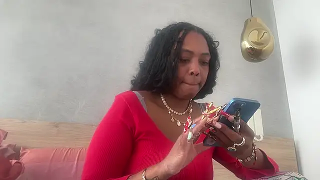 Snapshot of ChocolateCakeQueen chatting on 04.04.26 ChocolateCakeQueen online show from 04.04.26