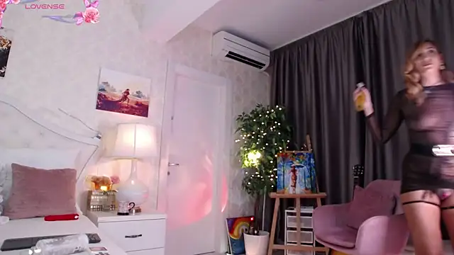 Snapshot of IreneHope chatting on 09.30.25 IreneHope online show from 09.30.25