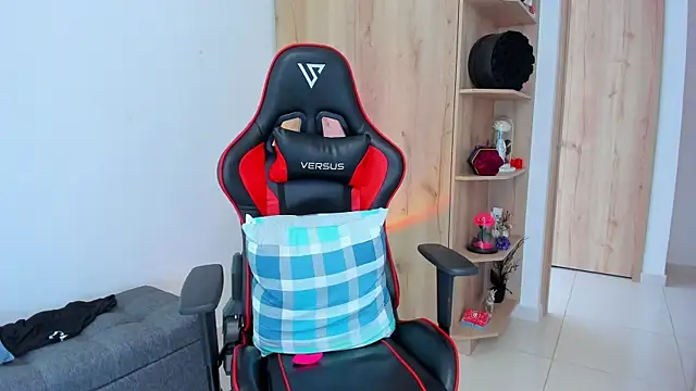  amanda seyfried19 online show from 02.04.26