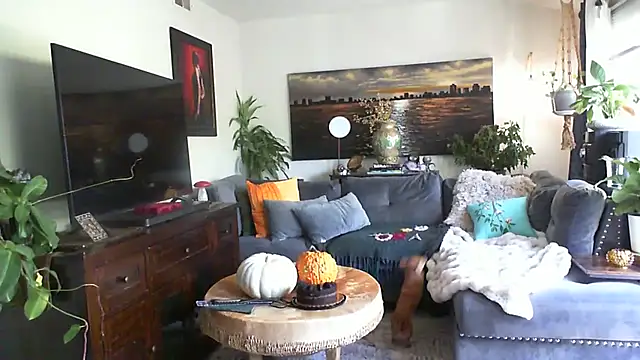 CeceilaMoon online show from 11.05.25