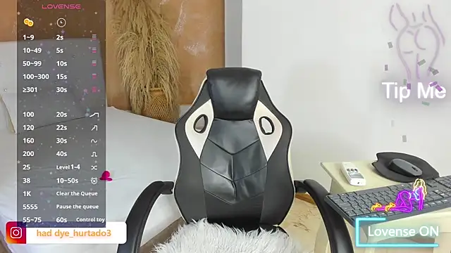 Snapshot of shenielxx chatting on 02.17.26 shenielxx online show from 02.17.26