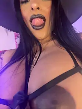 Snapshot of canela_10 chatting on 11.01.25 canela 10 online show from 11.01.25