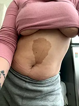 Snapshot of Angel__lika chatting on 10.31.25 Angel lika online show from 10.31.25