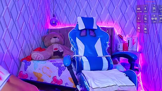 NicolleTaylor online show from 09.11.25