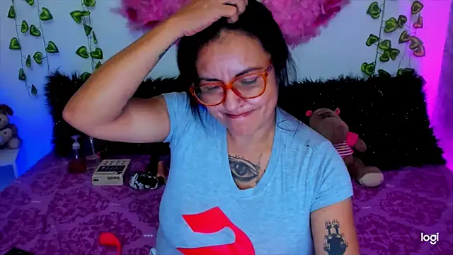 Snapshot of MegamKim chatting on 11.11.25 MegamKim online show from 11.11.25