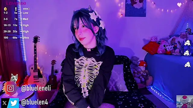 Snapshot of bluelen chatting on 02.07.25 bluelen online show from 02.07.25