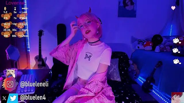 Snapshot of bluelen chatting on 03.14.25 bluelen online show from 03.14.25