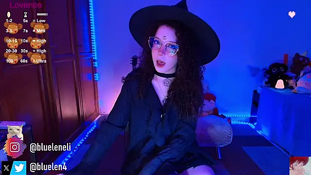 Snapshot of bluelen chatting on 10.02.25 bluelen online show from 10.02.25