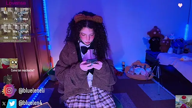 Snapshot of bluelen chatting on 11.23.25 bluelen online show from 11.23.25