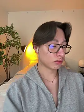 SrLuis18 online show from 09.15.25