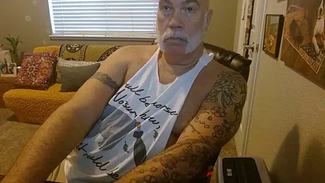musclebearnips online show from 10.18.25