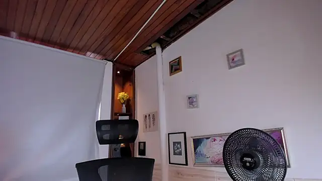 Snapshot of victoria_mooree chatting on 02.13.25 victoria mooree online show from 02.13.25