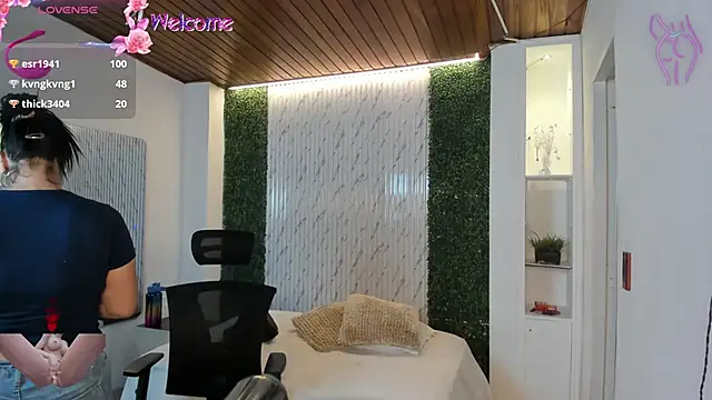 Snapshot of victoria_mooree chatting on 06.11.26 victoria mooree online show from 06.11.26