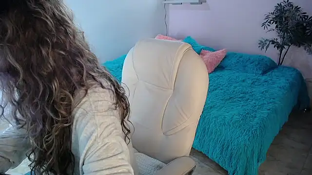 Snapshot of Paula_Paz chatting on 11.19.25 Paula Paz online show from 11.19.25