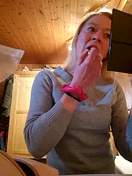 KellyBellyVX online show from 11.20.25