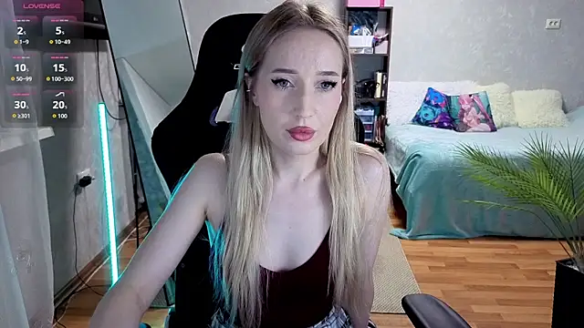 Little Soph online show from 09.25.25