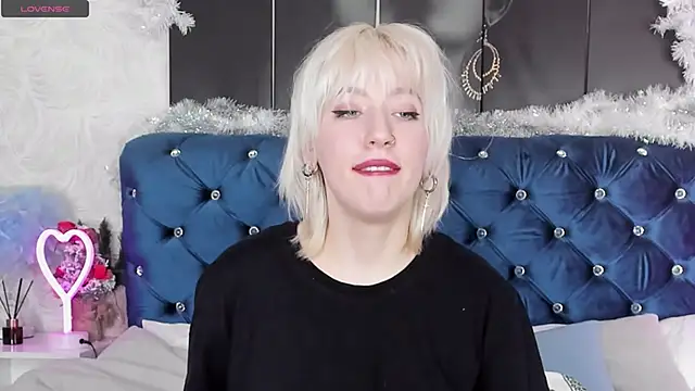 Snapshot of RachelCart chatting on 01.14.25 RachelCart online show from 01.14.25