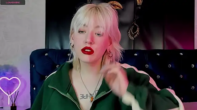 Snapshot of RachelCart chatting on 01.27.25 RachelCart online show from 01.27.25