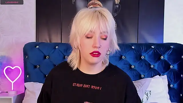 Snapshot of RachelCart chatting on 01.29.25 RachelCart online show from 01.29.25