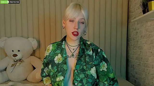 Snapshot of RachelCart chatting on 03.21.25 RachelCart online show from 03.21.25