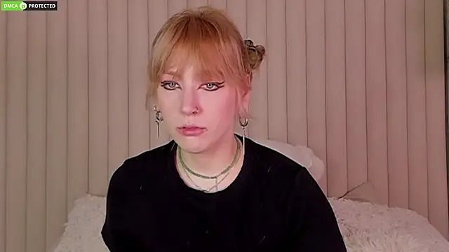 Snapshot of RachelCart chatting on 10.03.25 RachelCart online show from 10.03.25